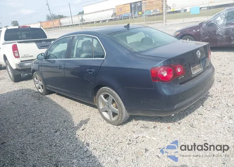 2010 Volkswagen Jetta Tdi z USA, uszkodzony, nr VIN 3VWRL7AJ6AM086568